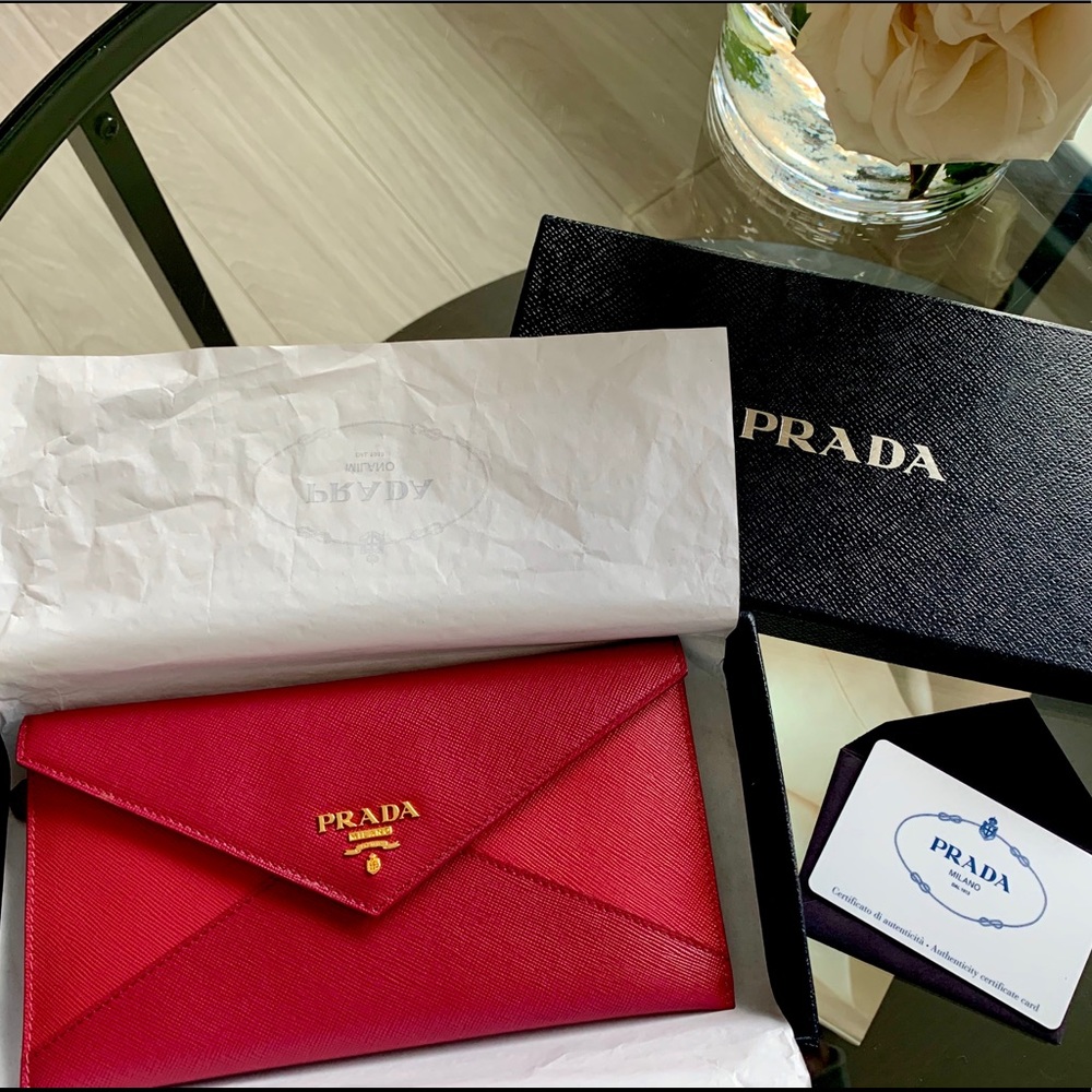 NEW PRADA CLUTCH/WALLET with authenticity card